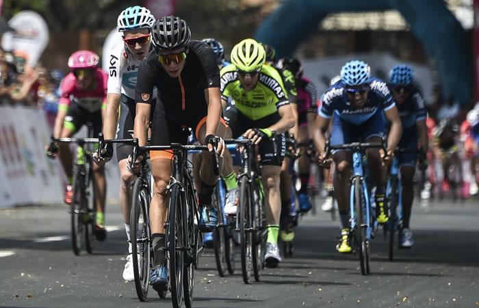 Los ciclistas compiten durante la carrera de ciclismo Colombia Oro y Paz 2.1, segunda etapa. Foto: AFP