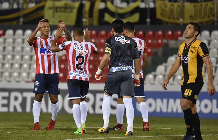 Los jugadores colombianos del Atlético Junior celebran al final de su partido de fútbol Copa Libertadores contra el guaraní. Foto: AFP