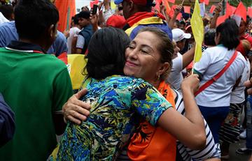 Colombianos y venezolanos protagonizan 'Abrazatón por la paz'
