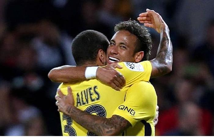 Dani Alves y Neymar Jr. Foto: AFP