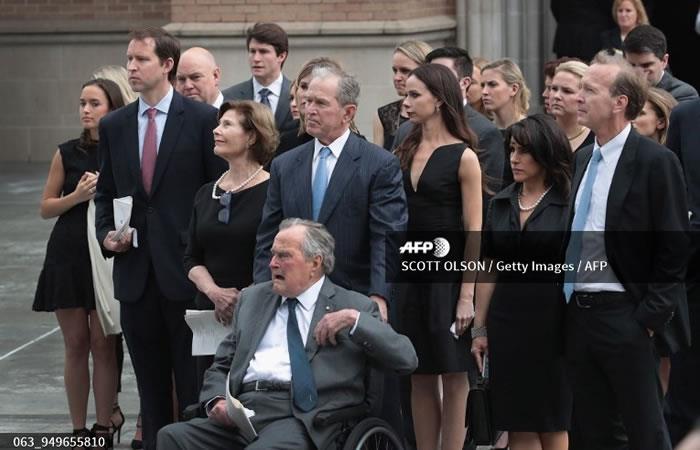 Familia Bush durante el funeral de de Barbara. Foto: AFP
