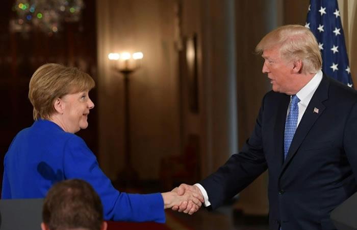 El presidente estadounidense Donald Trump recibe en la Casa Blanca el 27 de abril de 2018 a la canciller de Alemania Angela Merkel. Foto: AFP
