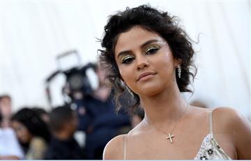 Selena Gomez se burla de su propio look en la Gala Met 