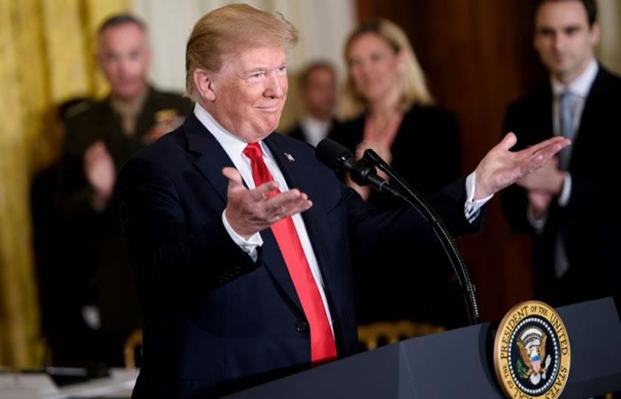 Donald Trump gesticula durante su discurso ante el Consejo Nacional Espacial. Foto: AFP