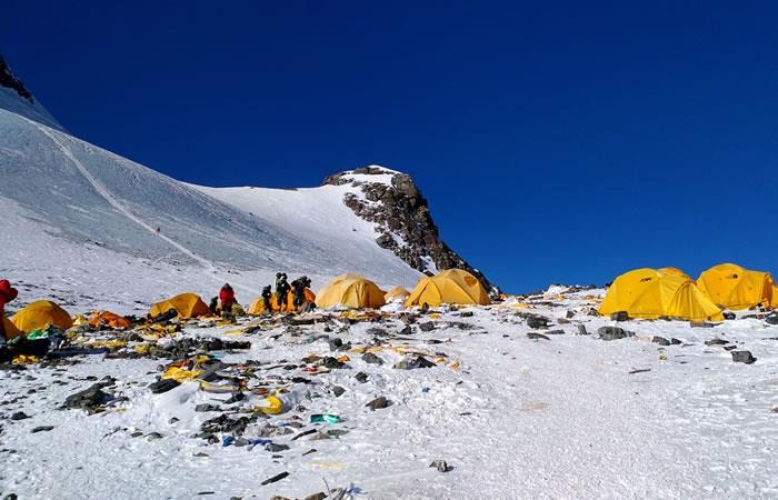 Basurero en el monte Everest. Foto: AFP