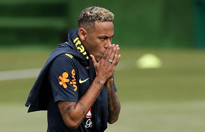 Neymar entrena con la selección de Brasil. Foto: EFE