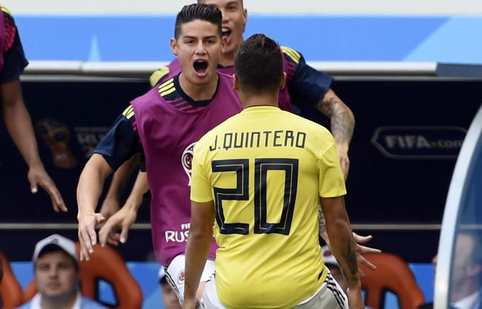 Juan Fernando Quintero celebra con James Rodríguez el gol ante Japón. Foto: AFP
