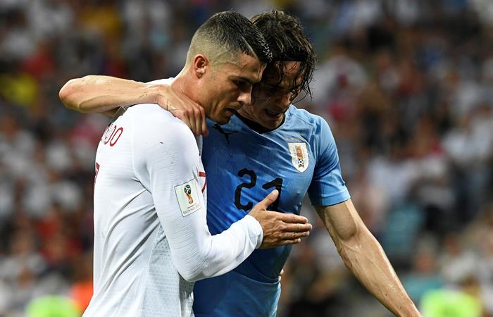 Edinson Cavani y Cristiano Ronaldo en los octavos de final del Mundial de Rusia 2018. Foto: AFP