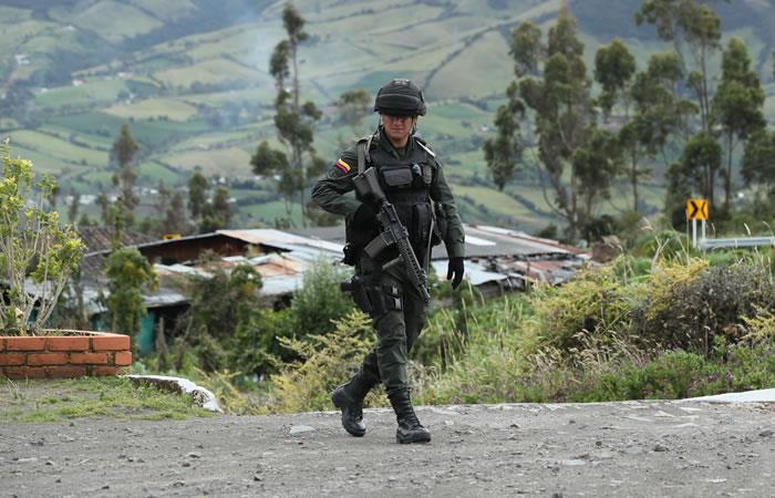 Francotiradores de las bandas criminales asesinaron al comandante y al subcomandante de la estación de Policía del corregimiento Puerto Valdivia. Foto: EFE