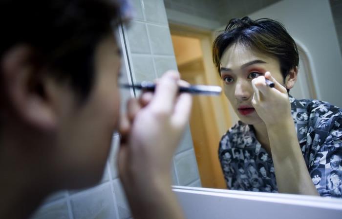 En China, los cosméticos atraen cada vez más a la clientela masculina. Foto: AFP