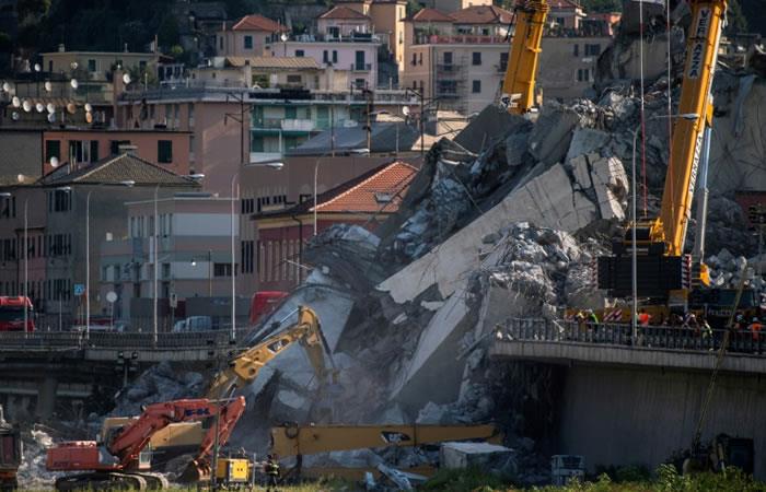 Continúan buscando en las ruinas del viaducto colapsado en Génova, el 17 de agosto de 2018. Foto: AFP