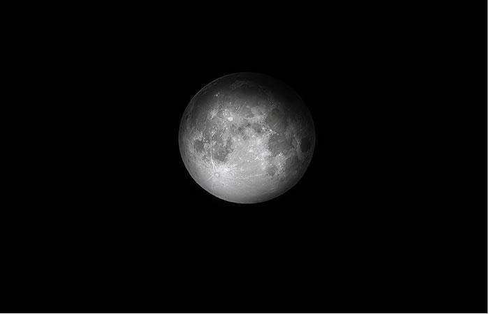 Existe hielo en la superficie de los polos lunares. Foto: Pixabay