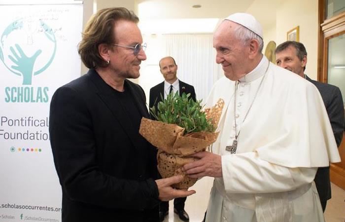Bono habló seriamente con el papa Francisco. Foto: EFE
