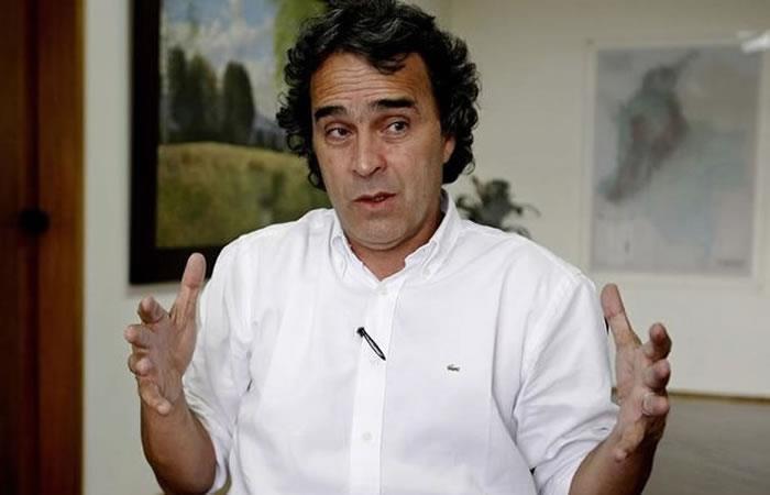 El político expuso sus razones para pedir la renuncia de Carrasquilla. Foto: Twitter