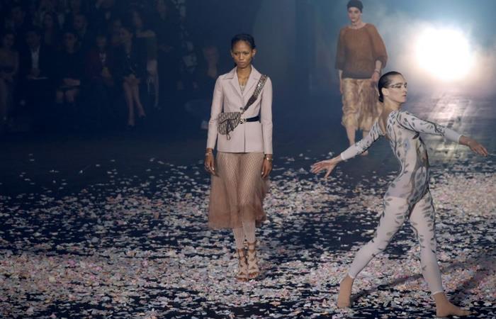 El Dior más liviano "bailó" en París. Foto: AFP