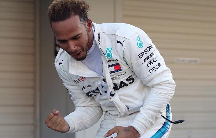Lewis Hamilton celebra su triunfo en el Gran Premio de Japón. Foto: EFE