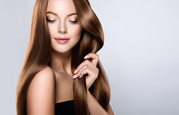 ¿Cómo alisar el cabello naturalmente y sin plancha?. Foto: Shutterstock