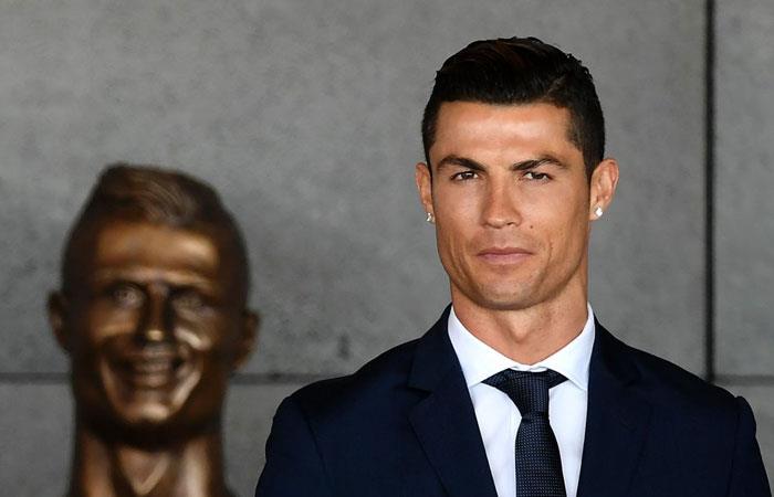 Cristiano Ronaldo fue motivo de burlas cuando inauguraron una estatua de él. Foto: AFP