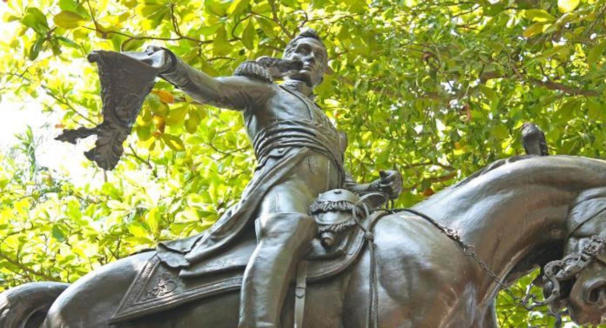 Estatua de Simón Bolívar ubicada en Venezuela. Foto: Shutterstock