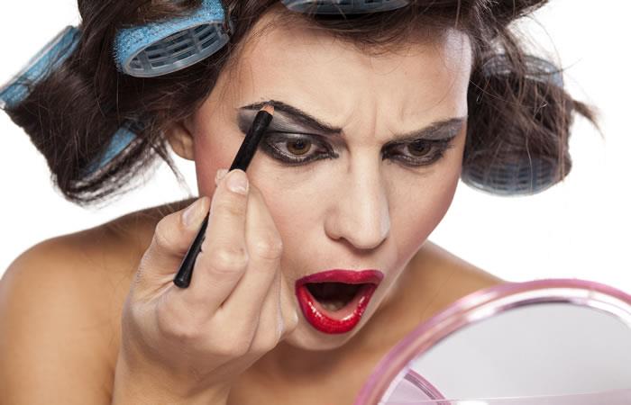 11 errores de maquillaje que te hacen lucir mayor