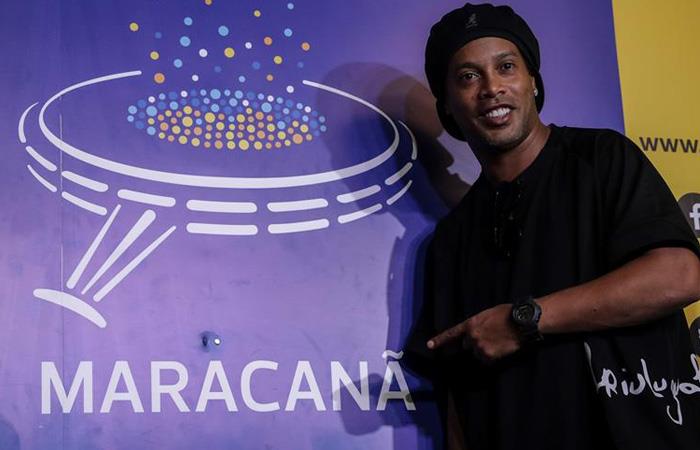 Ronaldinho es homenajeado en el Maracaná. Foto: EFE