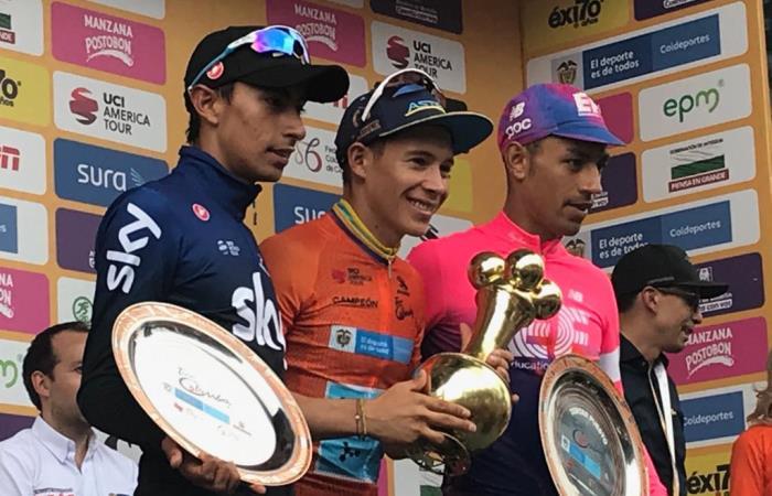 Superman López (C), Iván Sosa (I) y Daniel Martínez, el podio del Tour Colombia. Foto: Interlatin