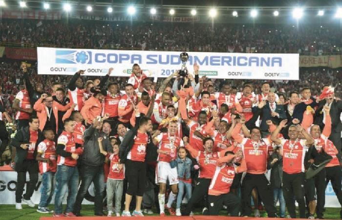 Santa Fe celebrando la Copa Sudamericana de 2015. Foto: AFP