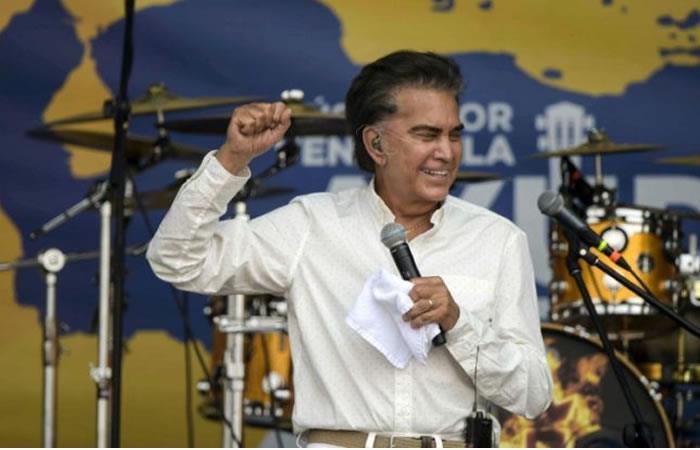 El cantante de 80 años quiere aportar a su país. Foto: AFP