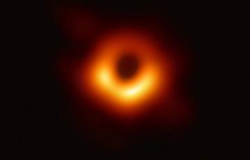 ¡Científicos revelaron la primera fotografía de un agujero negro! 