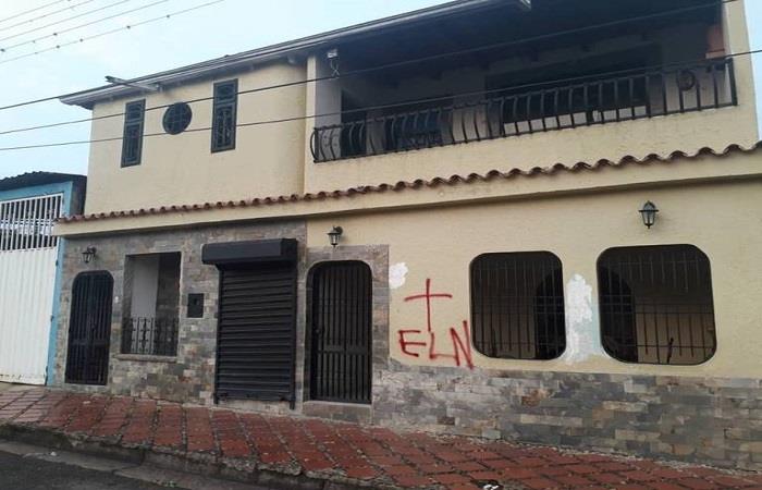 Así pintaron las casas de los diputados amenazados en el país vecino. Foto: Twitter