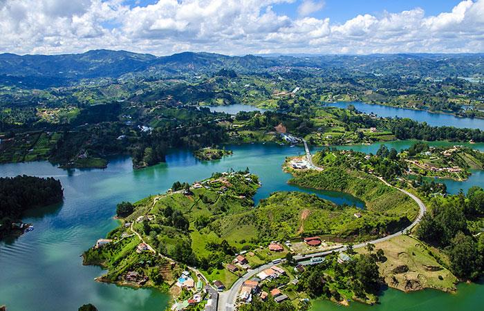 Medellín es una de las opciones en las que no podrás ahorrar si viajas en temporada alta. Foto: Shutterstock