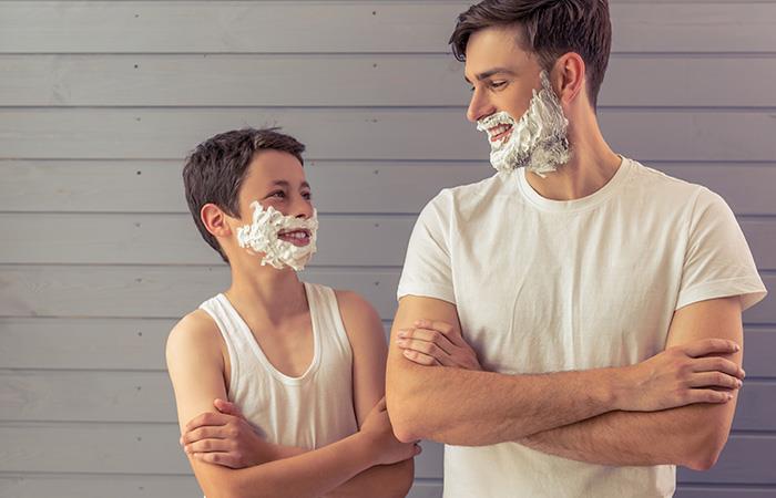 Ayuda a papá a cuidar su piel. Foto: Shutterstock