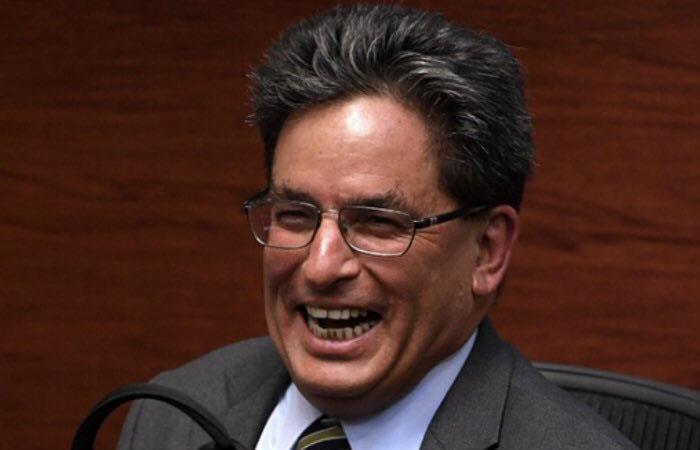 El ministro de Hacienda, Alberto Carrasquilla, es uno de los políticos con más investigaciones por corrupción. Foto: Twitter