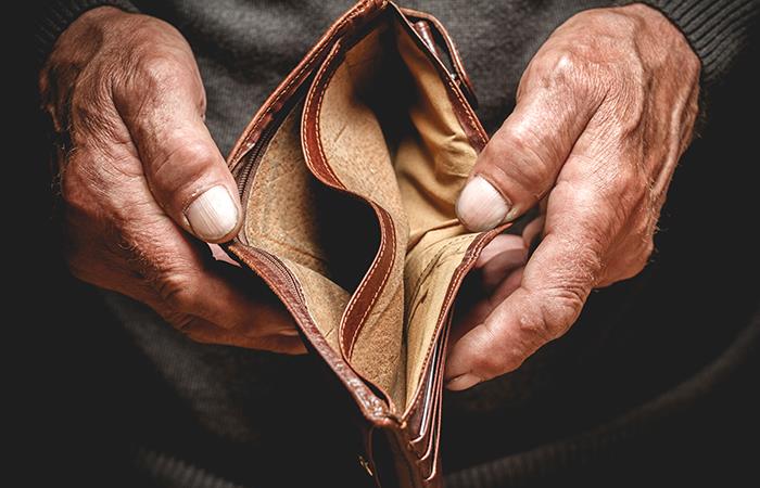 Cuide muy bien su bolsillo y evite grandes deudas. Foto: Shutterstock