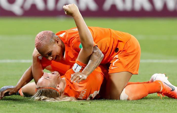 Holanda celebra su victoria ante Suecia. Foto: EFE