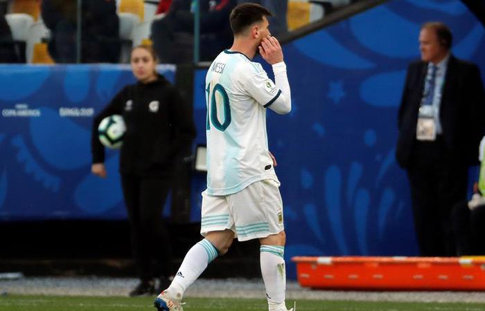 Lionel Messi cuando fue expulsado del partido ante Argentina. Foto: EFE