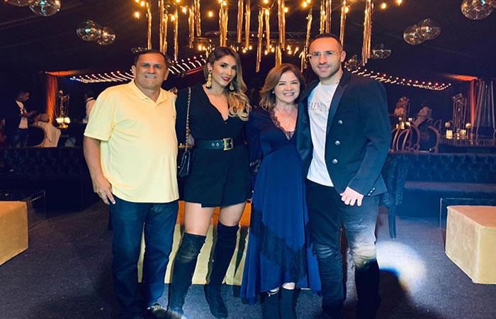 Daniela y David Ospina junto a sus padres. Foto: Instagram