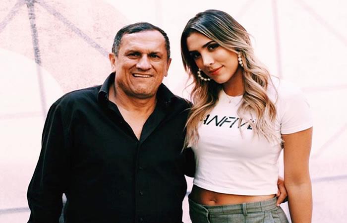 Daniela Ospina junto a su padre Hernán Ospina. Foto: Instagram