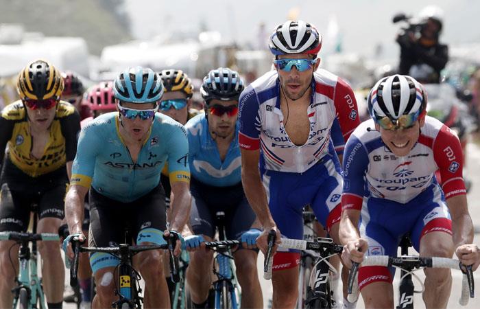 Pinot marchaba quinto en la general del Tour de Francia antes de su retiro. Foto: EFE