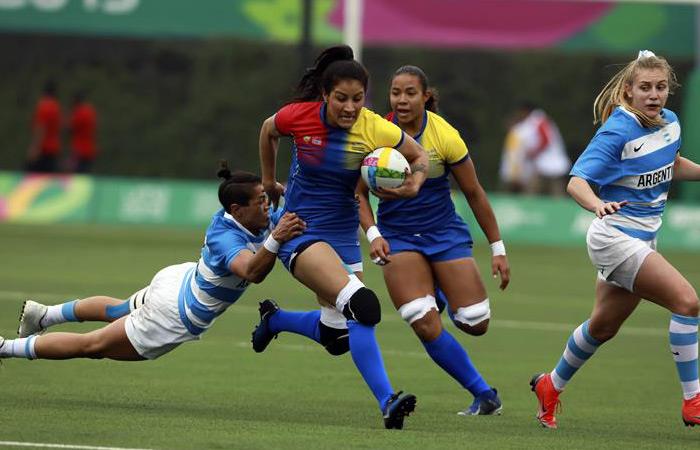 La Selección Colombia de rugby femenino en acción ante Argentina en los Panamericanos. Foto: EFE