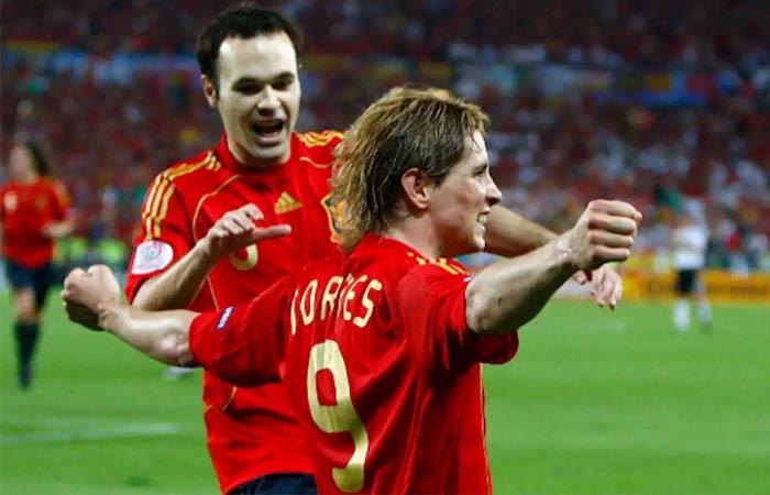 Torres e Iniesta conquistaron tres títulos con la Selección España. Foto: EFE