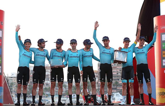 El equipo Astana se llevó la primera etapa de La Vuelta a España. Foto: EFE