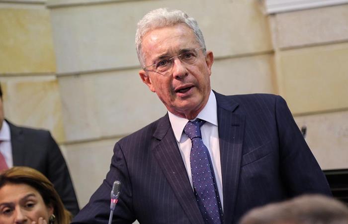 El Senador Álvaro Uribe contó porque se retractó de su retiro. Foto: Twitter