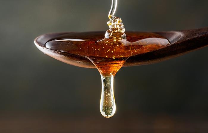 Si quieres vivir más de un siglo, comienza a endulzarte la vida con miel pura. Foto: Shutterstock
