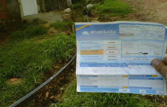 Recibo de pago de la Empresa de Acueducto y Alcantarillado de Bogotá (EAAB). Foto: Twitter