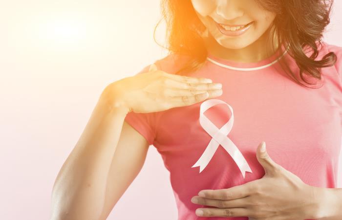 Mujer luchando contra el cáncer de mama. Foto: Shutterstock