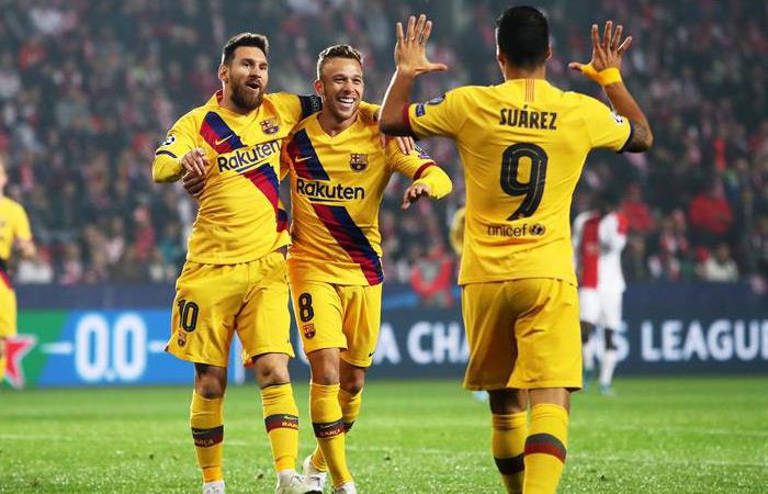 Lionel Messi, celebra con sus jugadores la victoria ante Valladolid. Foto: EFE