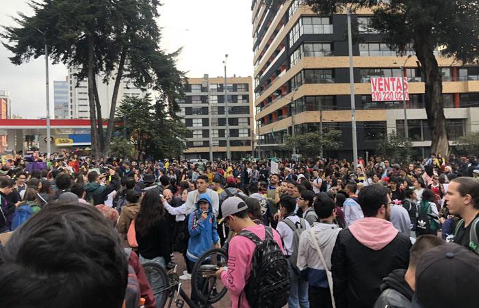 Manifestantes en el Parque de los Hippies, al nororiente de Bogotá. Foto: Twitter