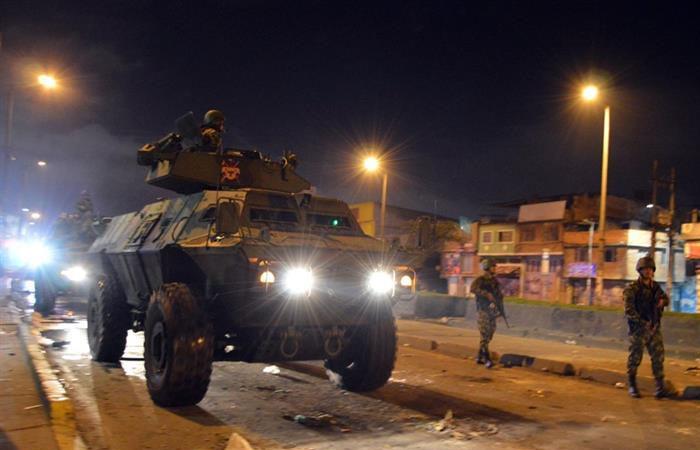 El Ejército ya camina por las calles de Bogotá. Foto: EFE