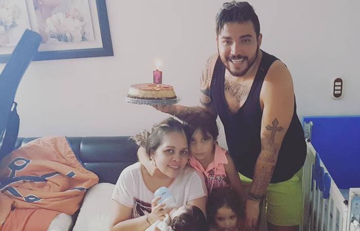 Sandra Barrios junto a sus hijos y Jessi Uribe. Foto: Instagram